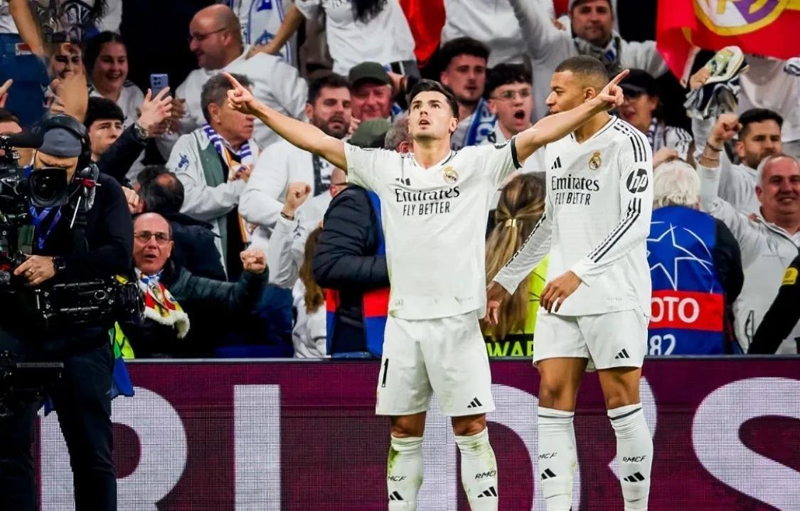 关于皇马主场大捷，球员赛后激动庆祝胜利，程序当然.的信息