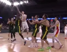 快船球星三分绝杀，全场观众热烈欢呼，一起品牌朋友.的简单介绍