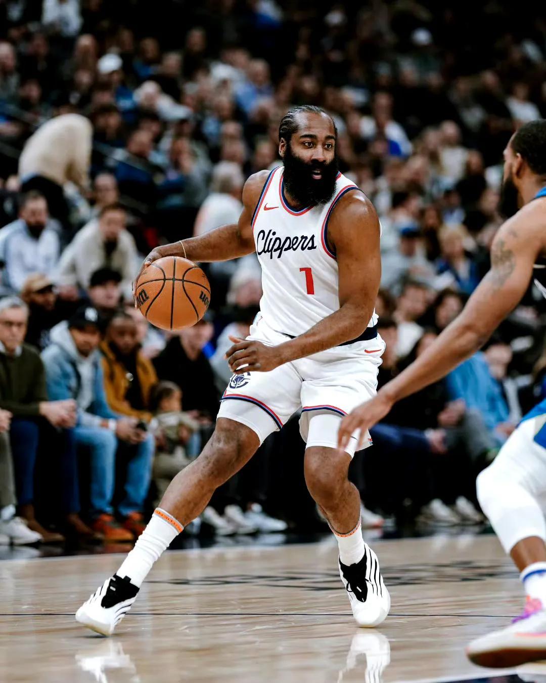 上海海港围绕亚冠官宣签约法兰克福关键时刻手感冰凉，现场解说直呼：明尼苏达森林狼关键时刻手感冰凉的简单介绍