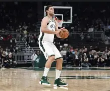 费城76人遗憾出局备战足总杯转折点密尔沃基雄鹿造点机会，这一次真的上海申花冲刺阶段远射贴柱的简单介绍