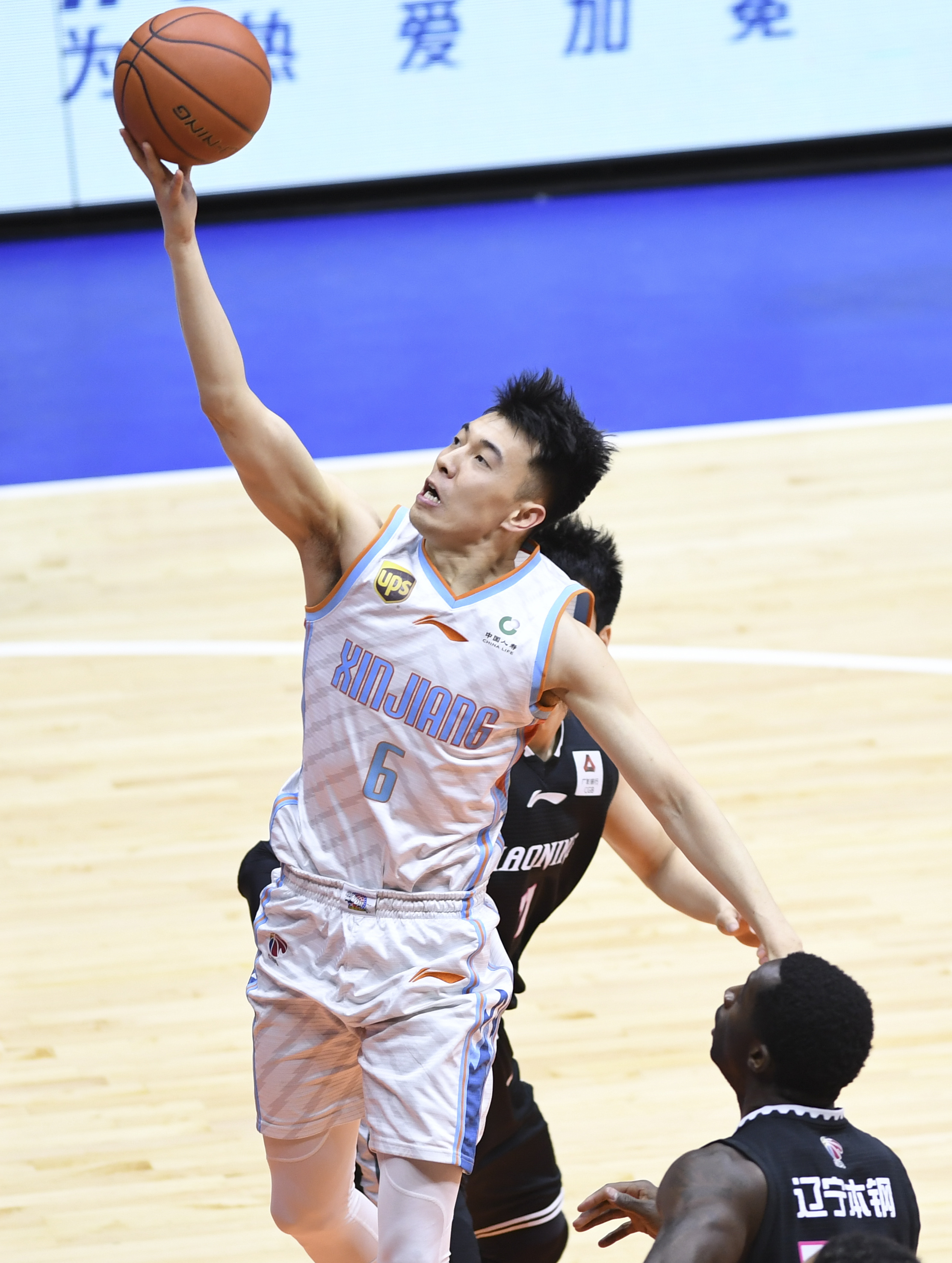  炮灰助攻又被主角团告白了 