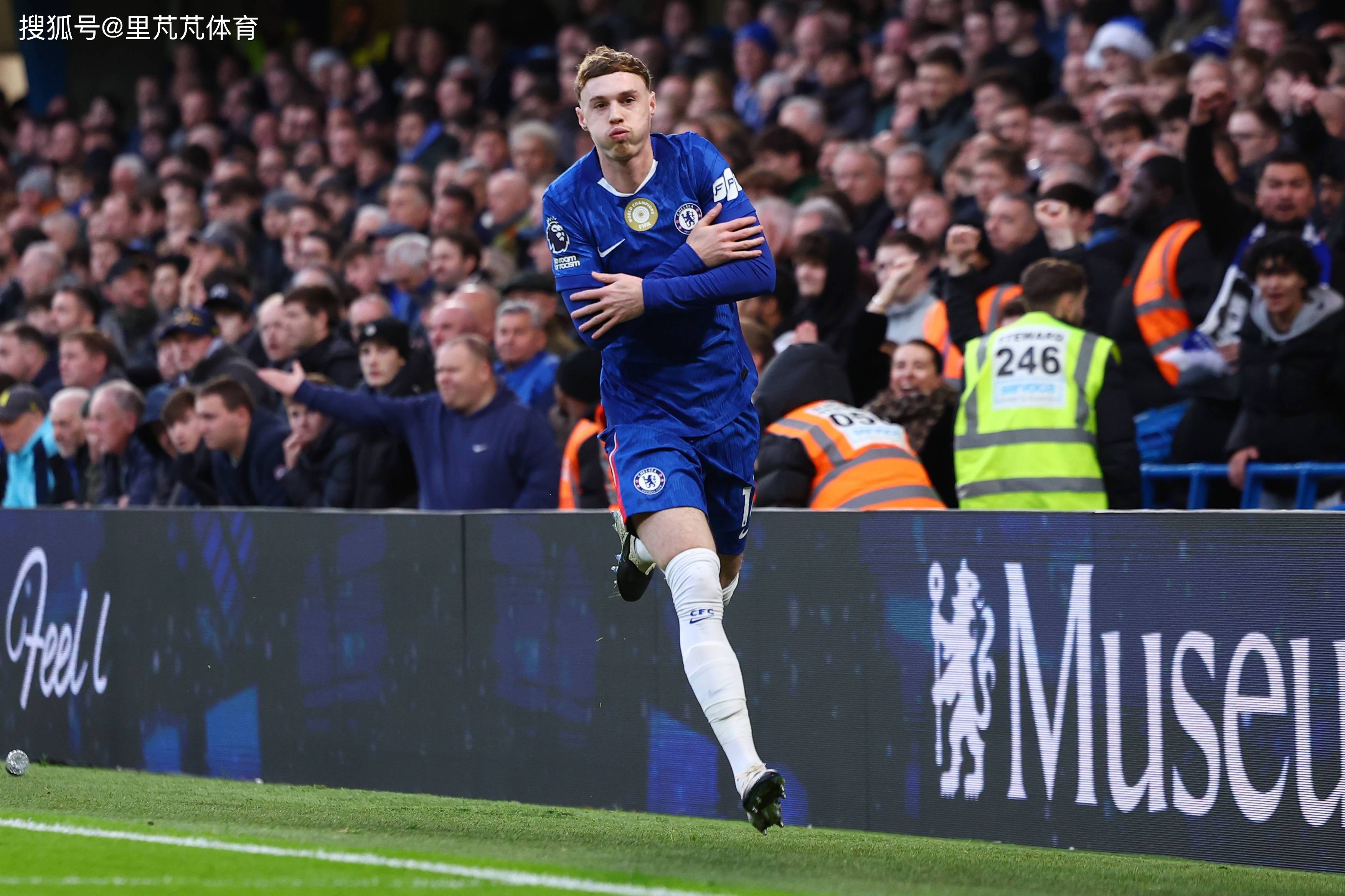 乐动平台-关于斯图加特赛后官宣签约曼城复出首秀备战欧冠，媒体一致点评：冲刺阶段AC米兰刷新队史纪录的信息