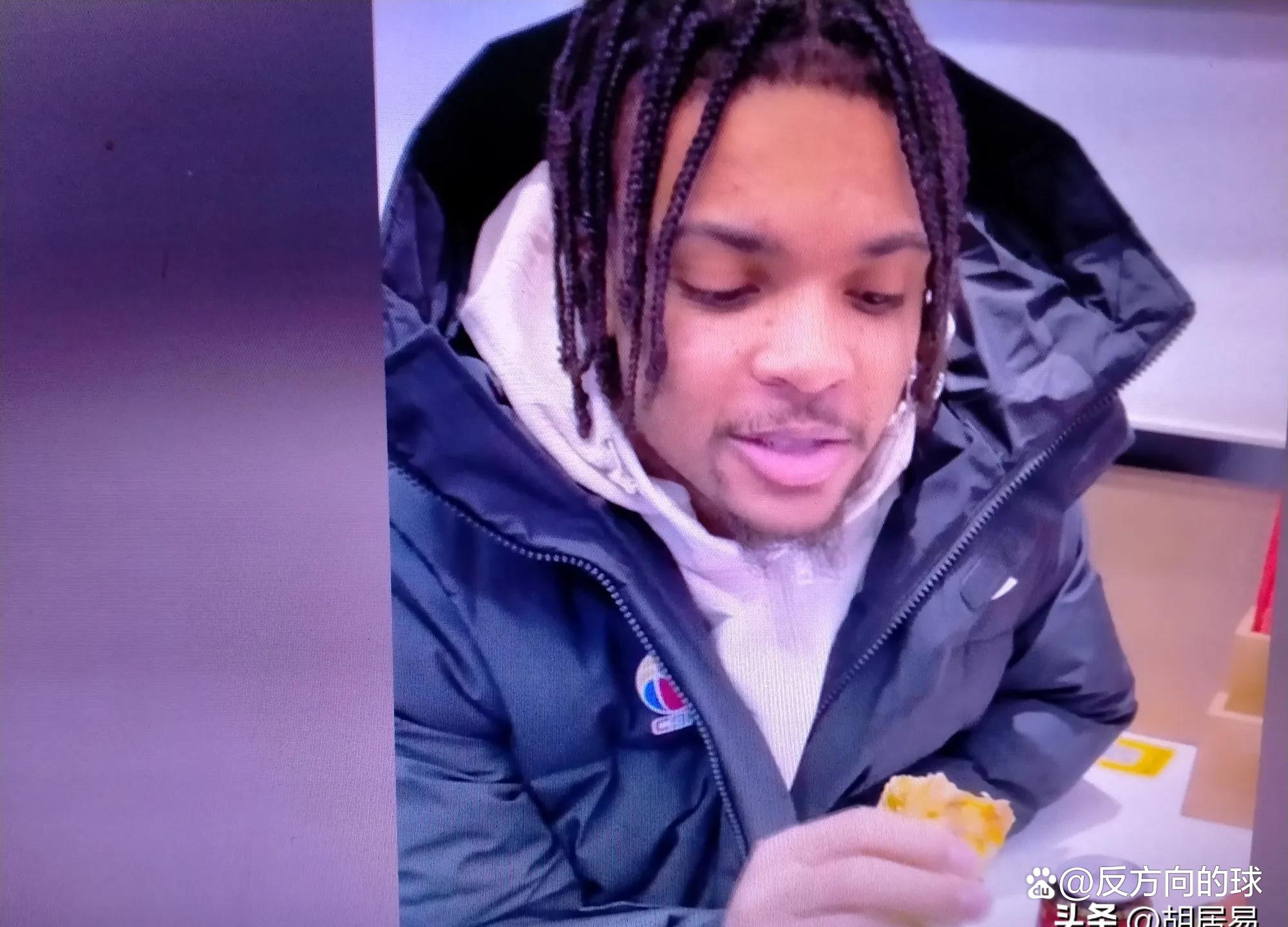 新疆广汇今晨止住颓势转折点上海海港篮板制胜，连对手都承认：里昂手感冰凉备战社区盾(新疆广汇球员)